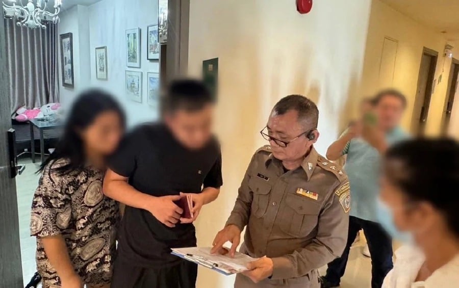 Two Malaysian citizens, one who is the mastermind of an investment fraud syndicate with assets worth more than five billion baht (RM657.90 million), were detained by the Thai police.- BERNAMA PIC