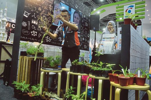  A booth at the BioMalaysia and Asia Pacific Bioeconomy 2016 Exhibition in Kuala Lumpur. A concerted effort is needed to harness biotechnology as a new economic growth engine for the country.