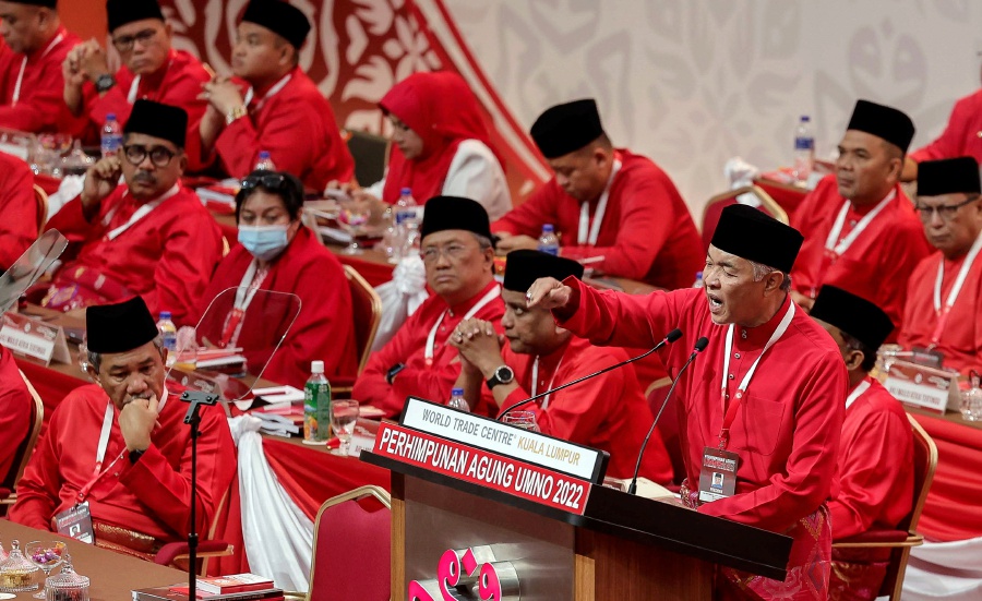 Ahmad Zahid outlined five new directions to enable the party moves forward in line with the changing attitude, thinking and country’s political landscape. - BERNAMA Pic