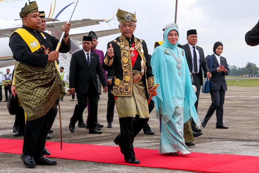 The special aircraft carrying Their Majesties’ and the royal entourage landed at 11.55am.- BERNAMA Pic