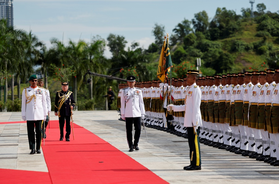 Sultan Ibrahim then acknowledged the Royal Salute from the main guard-of-honour mounted by four officers and 103 men from the 1st Battalion Royal Malay Regiment led by Major Nurul Fauzan Md Sabri at the Istana Negara Square.- BERNAMA pic