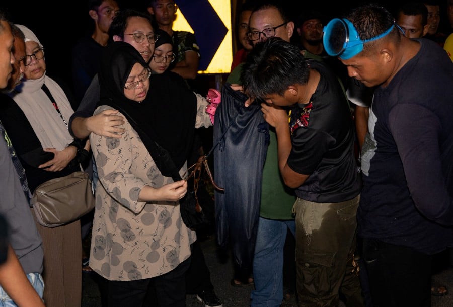 Yesterday, it was reported that the family’s picnic plans turned into tragedy when the mother was found dead, while three of her children went missing in the water surge tragedy.- BERNAMA pic
