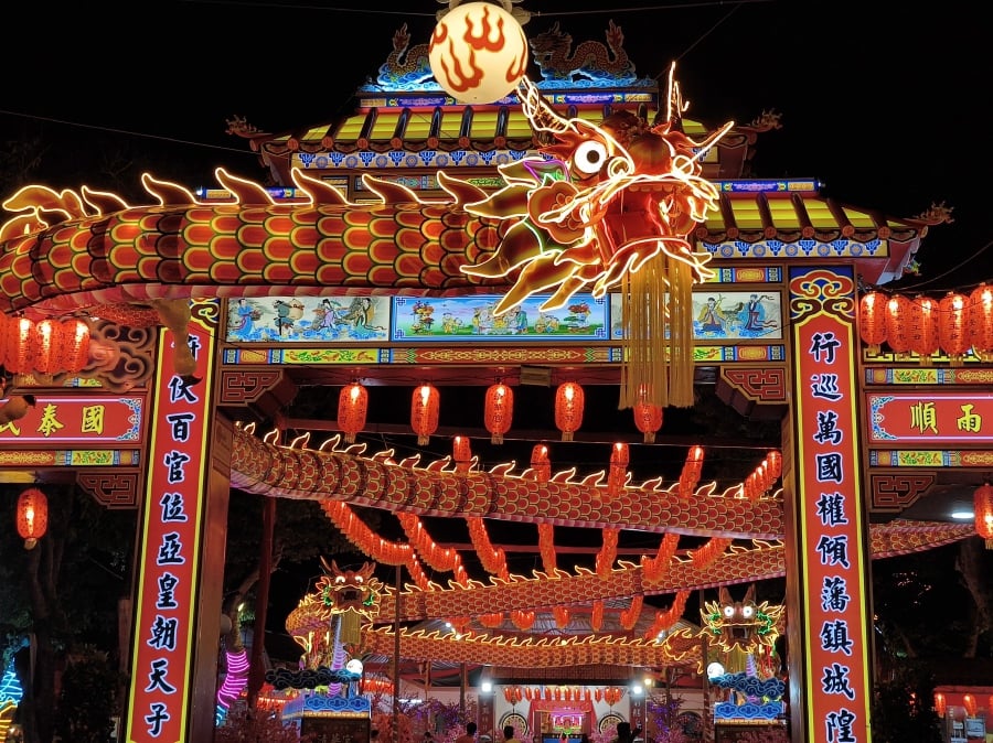 The 112.17-metre-long giant lamp-lit dragon that emits a shower of water is an attraction for both the multi-racial local community and tourists visiting the Cheng Wah Keong Temple in Kandang.- BERNAMA pic