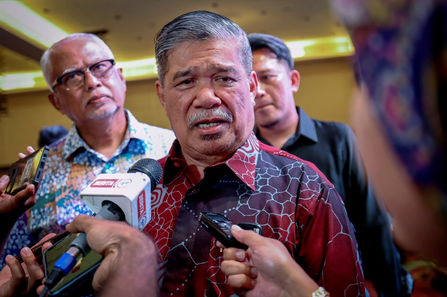 Agriculture and Food Security Minister Datuk Seri Mohamad Sabu said that the current El Nino phenomenon had already impacted crop yields, raising concerns that impending worse conditions could further impact agricultural output.- BERNAMA pic