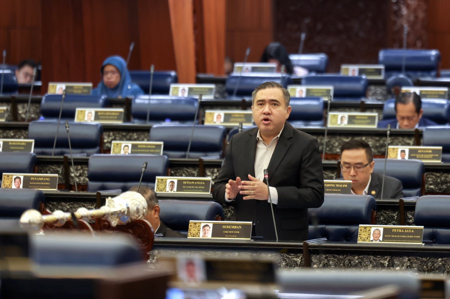 KUALA LUMPUR: Transport minister Anthony Loke Siew Fook said that the move to expand the MyLesen B2 Programme this year is aimed at providing greater access to driving licences, especially for the B40 group. — FotoBernama