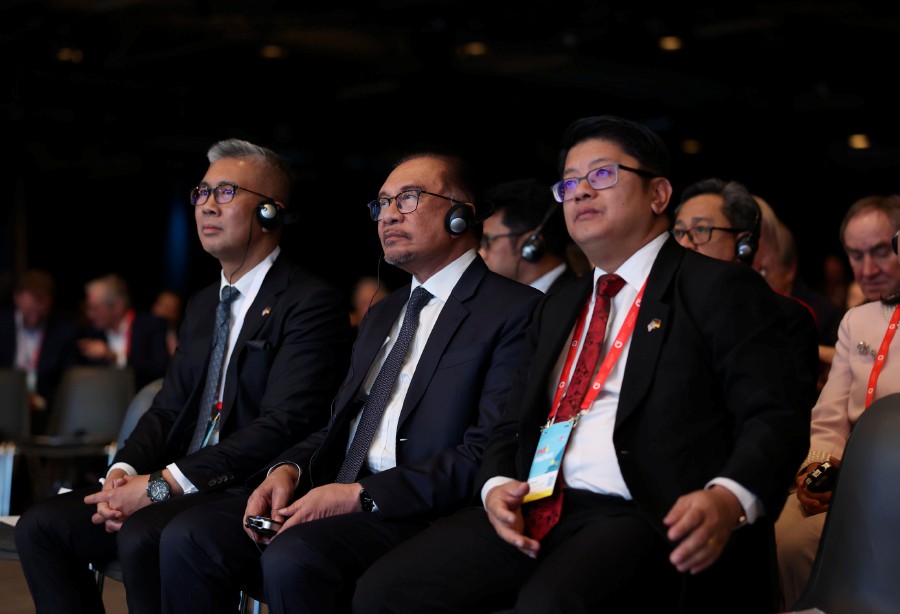 Its minister Datuk Ewon Benedick said the success of SMEs on the international stage would inspire even more home-grown business to scale new heights.- BERNAMA pic