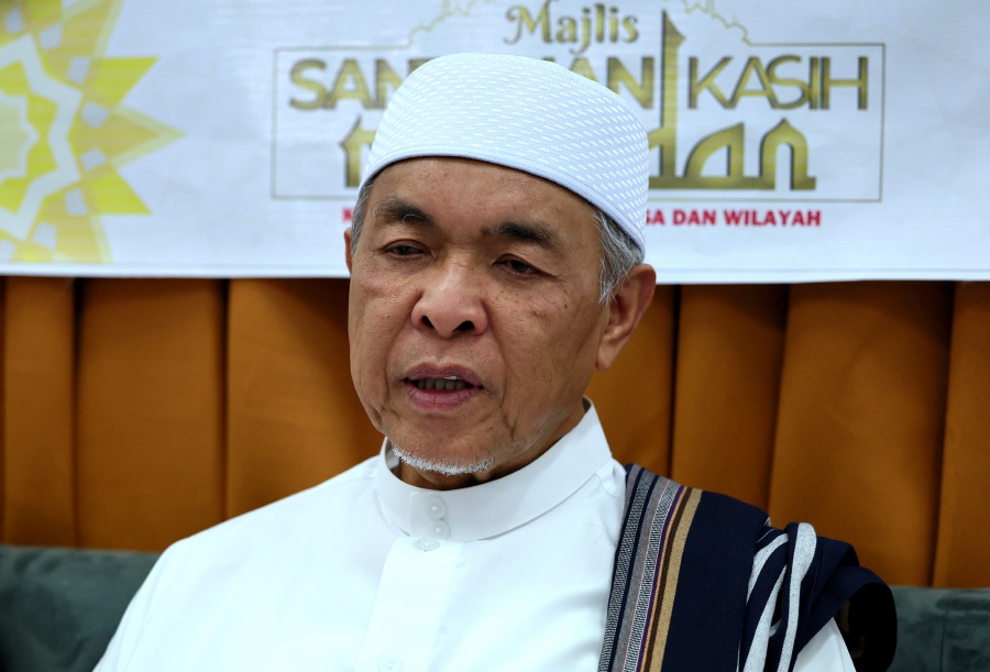 The new Melaka Chief Minister will be determined today after a meeting between Deputy Prime Minister Datuk Seri Dr Ahmad Zahid Hamidi and Yang di-Pertua Negeri Tun Mohd Ali Mohd Rustam. - BERNAMA Pic
