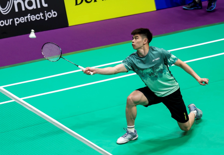The 25-year-old not only produced a stellar performance today to upset Hong Kong’s world No. 27 Angus Ng 17-21, 21-12, 21-15 but also put Malaysia in the driver’s seat to reach the quarter-finals of the world team championship.- BERNAMA Pic