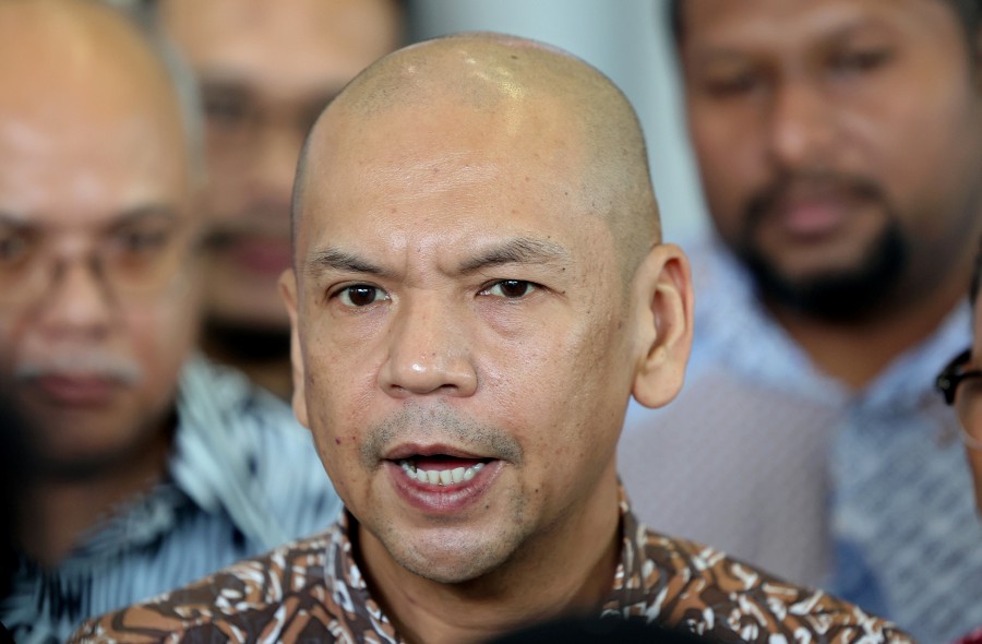 Minister Datuk Armizan Mohd Ali said the syndicates had allegedly threatened to burn down petrol stations and damage facilities and intimidated the owners and their workers.- BERNAMA pic