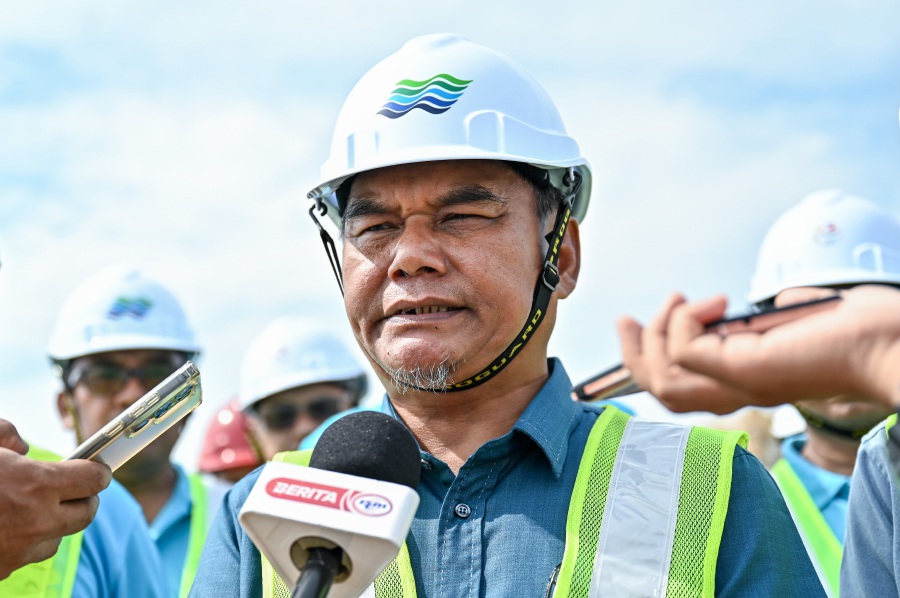 Terengganu Department of Occupational Safety and Health (DOSH) director Noorazman Soud said the violations included working at heights without personal protective equipment (PPE) and failing to ensure a safe and healthy work environment for employees.- BERNAMA PIC