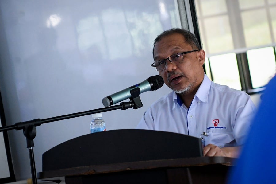 TNB Generation Sdn Bhd (TNB Genco) chief operating officer Datuk Ir Roslan Abd Rahman delivering his welcoming speech for media on a recent media tour of the hydro dams here. - BERNAMA Pic