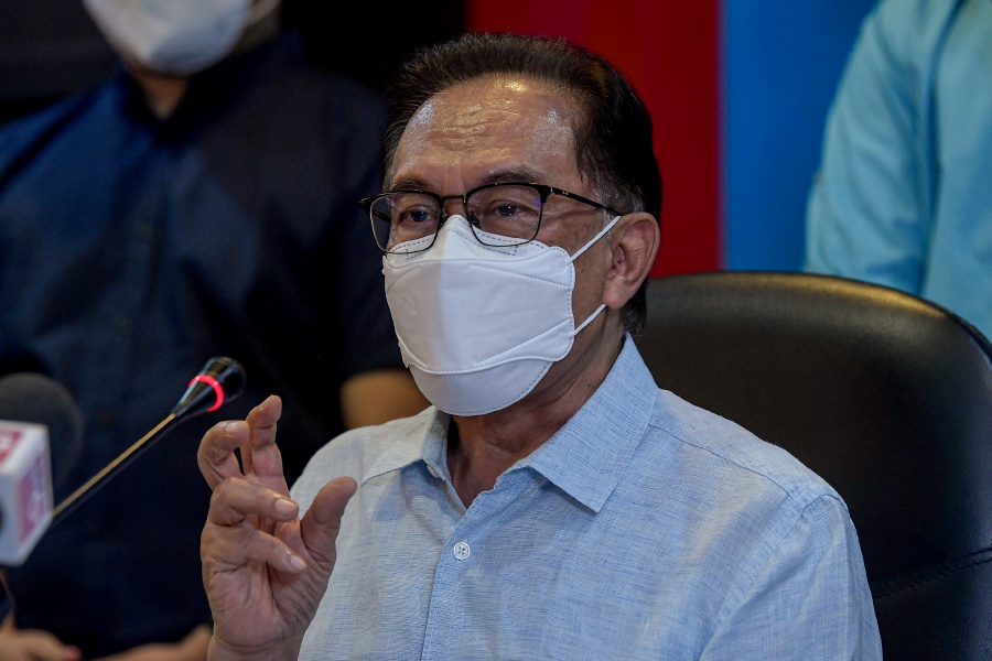 Parliamentary Opposition Leader Datuk Seri Anwar Ibrahim has no concerns about the possibility of being appointed Prime Minister. - Bernama pic