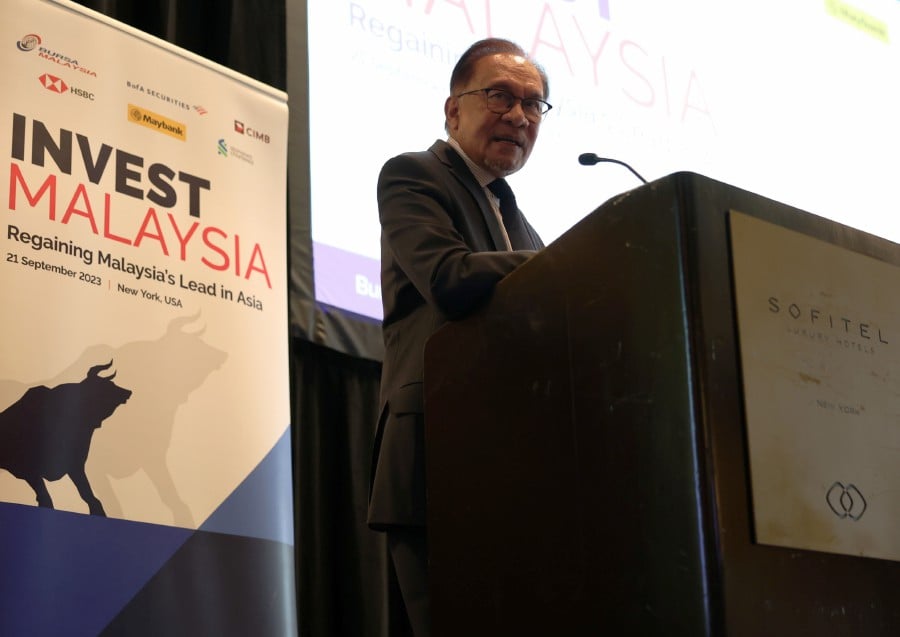 Prime Minister of Malaysia Datuk Seri Anwar Ibrahim, who officiated and delivered the keynote address at the event, said that the Madani economic framework is the cornerstone of Malaysia’s transformation journey, offering a clear roadmap to steer Malaysia’s economic growth and longer-term sustainability agenda. fotoBERNAMA HAK CIPTA TERPELIHARA