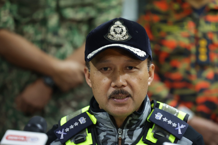 Perak Police Chief Datuk Mohd Yusri Hassan Basri said that based on preliminary information obtained by the police, the pilot had contacted his friend in Ipoh, who then reported the incident to the CAAM. - BERNAMA Pic
