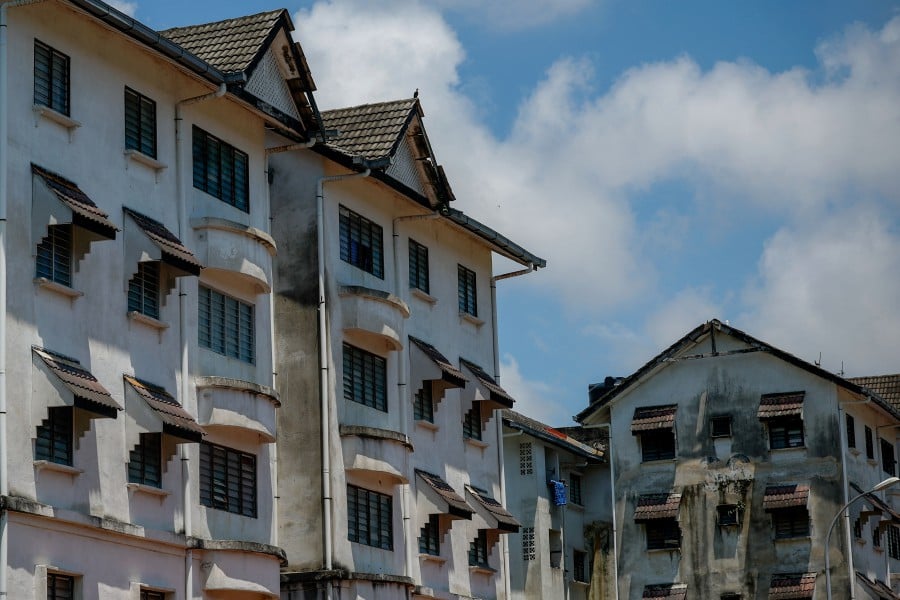 Leaking roofs, clogged plumbing systems, damaged electrical wiring and peeling paint are among the problems faced by some military officers and personnel, living at the Armed Forces Family Housing (RKAT) schemes at the Terendak Camp, for several years. -  BERNAMA Pic