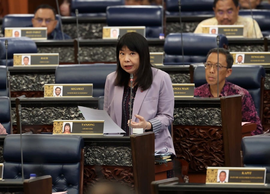 Deputy Minister Lim Hui Ying said guidance and counselling were among the immediate measures that could be taken to address this social issue in schools. BERNAMA PIC
