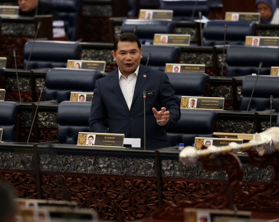  Economy Minister Rafizi Ramli, in a written parliamentary reply yesterday, said in contrast, the rural areas witnessed a slight decrease in absolute poverty from 12.4 per cent (182,100 households) to 12 per cent (210,500 households) during the same period.- BERNAMA Pic