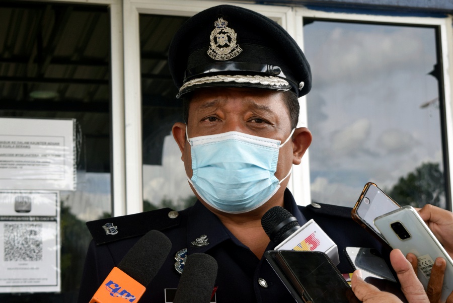 “We found the vegetable knife about three to four kilometres from the victim’s house in Kampung Lubuk Batu, Telemong,” Hulu Terengganu district police chief Mohd Adli Daud told reporters last night. - Bernama pic