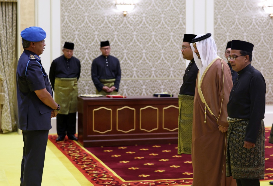 The Yang di-Pertuan Agong, Al-Sultan Abdullah Ri’ayatuddin Al-Mustafa Billah Shah, received the credentials of four foreign envoys to Malaysia at Istana Negara, here, today.- BERNAMA Pic