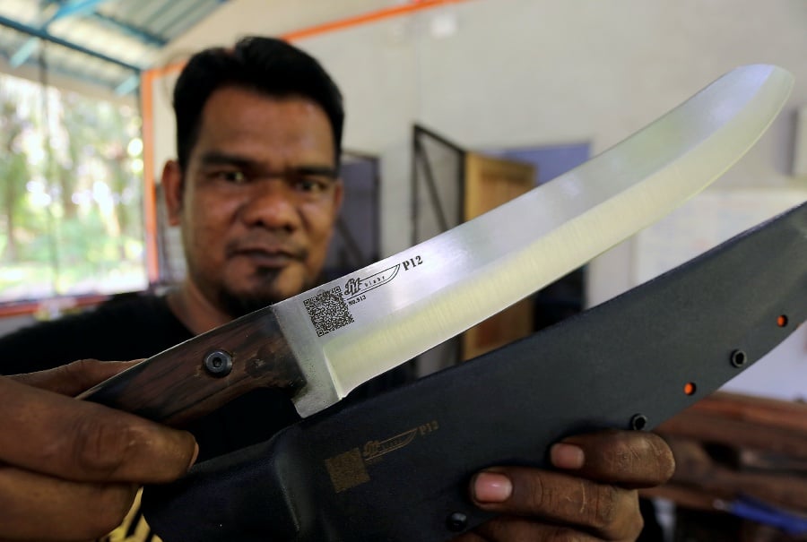 The owner of KH Blade, Hassan Saini Muhammad, 42, said that incorporating a QR code on each blade aims to facilitate buyers in obtaining comprehensive product details.- BERNAMA Pic