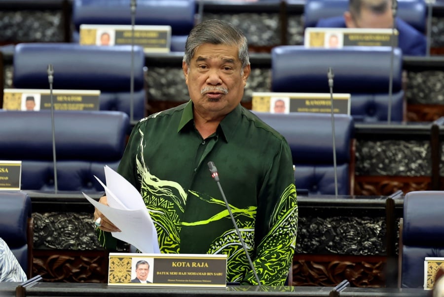 Agriculture and Food Security Minister Datuk Seri Mohamad Sabu said despite the increase in other costs and wages, the current price of local white rice at RM26 per 10kg remained unchanged since 2008. - BERNAMA Pic