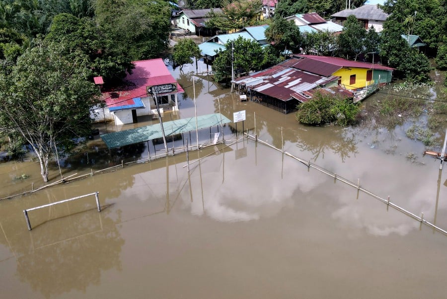 The weather conditions are getting better in Kampung Serongga, here, the residents have to face the problem of a dreamy flood in the settlement.- BERNAMA Pic