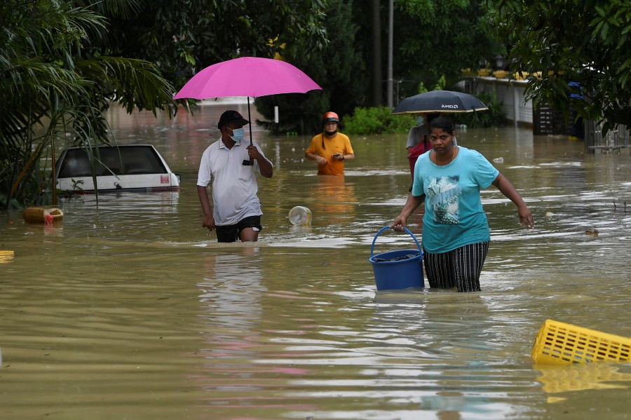 The flood situation in Kampung Dengkil, Selangor - BERNAMA Pic