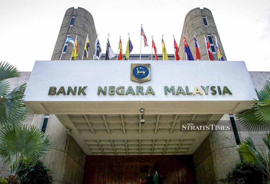 Bank Negara Malaysia (BNM) said the exchange rate between the Malaysian ringgit (MYR) and United States dollar (USD) issued by Google yesterday was inaccurate. - NSTP file pic