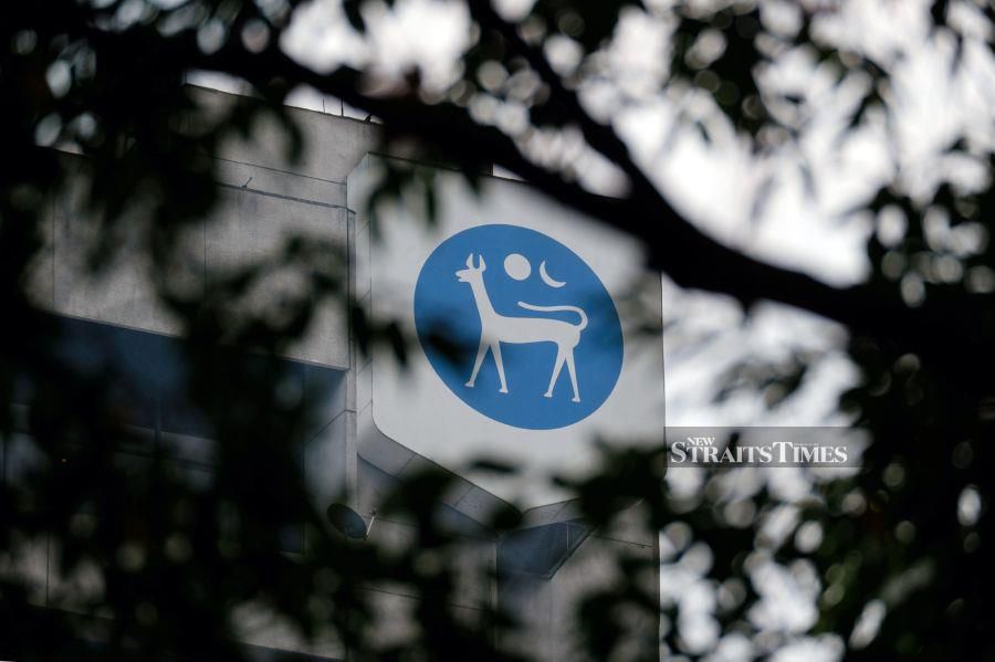 Consumer groups are calling on Bank Negara   to include them in negotiations related to easing the expenses of those who are forced to go to private hospitals due to the pandemic. - NSTP file pic