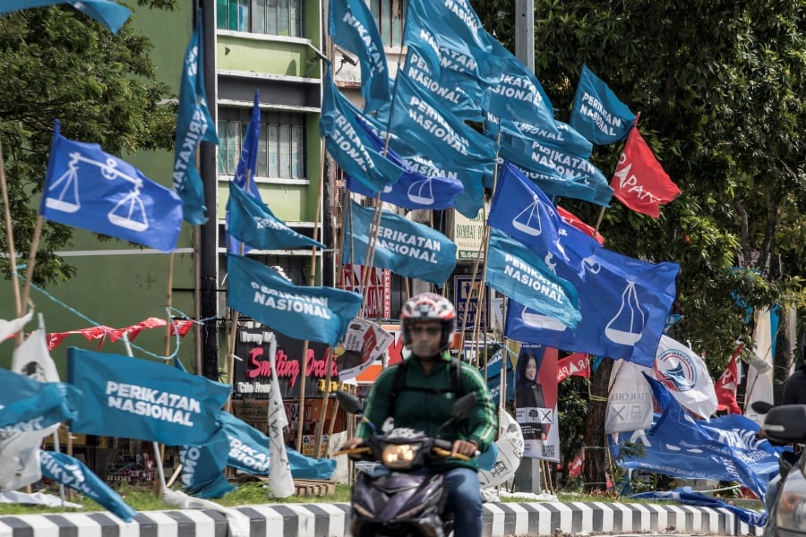 The clock is ticking for Barisan Nasional (BN) to either choose Pakatan Harapan (PH) or Perikatan Nasional (PN) to form the next federal government. - AP pic
