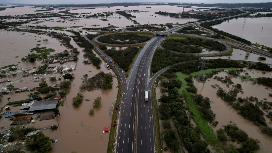 A drone view of a highway in a flooded area in Porto Alegre, Rio Grande do Sul state, Brazil May 13, 2024. REUTERS/Adriano Machado