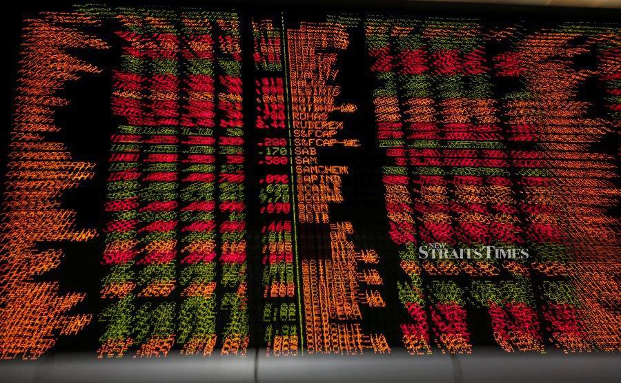The benchmark was down by 8.18 points to 1,478.36 from last Friday's closing of 1,486.54. At 9.06 am, FBM KLCI slipped 5.62 points to 1,480.92. STR/HAZREEN MOHAMAD