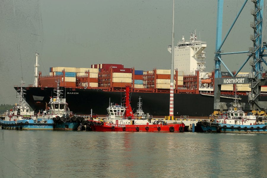 Port Klang Authority and Westports Holdings Bhd will evaluate the ramifications of prohibiting Israeli cargo shipping operator Zim Integrated Shipping Services Ltd vessels from docking in Port Klang, following Prime Minister Datuk Seri Anwar Ibrahim’s directive on Wednesday (Dec 20). STR/FAIZ ANUAR 