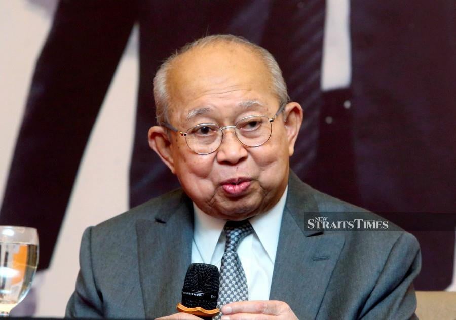 Former Finance Minister Tengku Razaleigh Hamzah has revealed that there was an agreement between him and Tun Dr Mahathir Mohamad to appoint him as Deputy Prime Minister when the latter assumed leadership from Tun Hussein Onn in 1981. - NSTP/ROHANIS SHUKRI