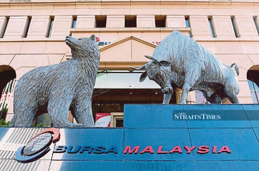 Foreign investors on Bursa Malaysia posted the largest net selling amount in 19 weeks, at RM503.1 million last week. NSTP/ZULFADHLI ZULKIFLI.