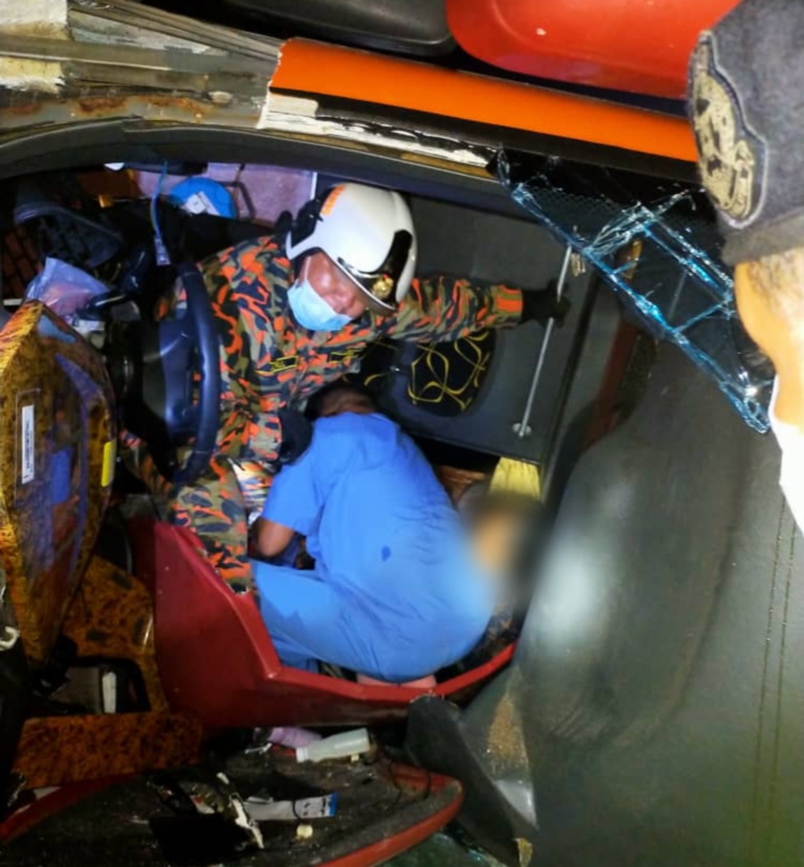The 39-year-old driver of an express bus that crashed at KM265 of the North-South Expressway near Menora Tunnel early today, was believed to have been nodded off before the accident, police said. - NSTP/ courtesy of JBPM