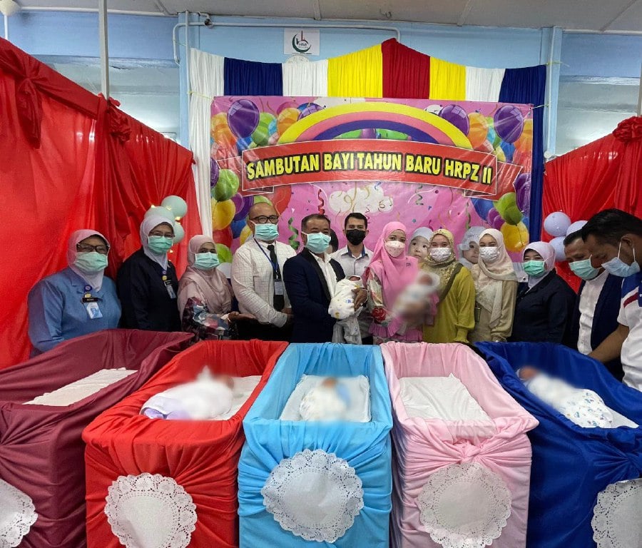 A total of 28 babies were born at five government hospitals in Kelantan today. - Pic courtesy of HRPZIl