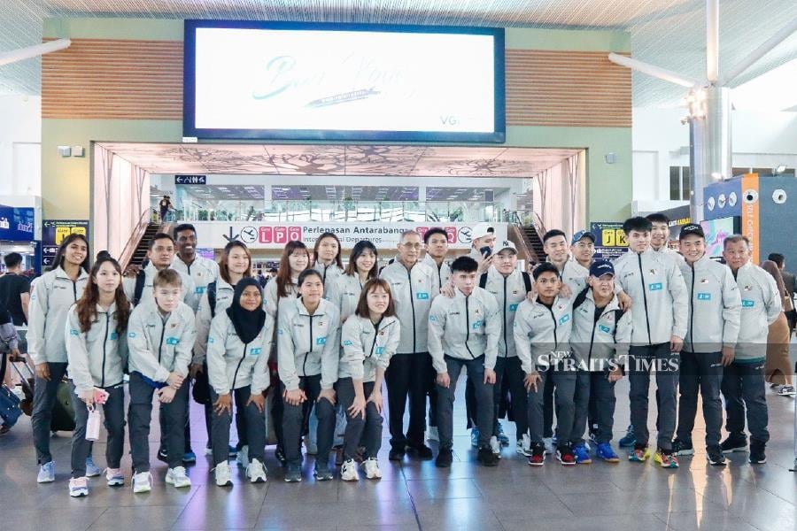National badminton players pictured at Kuala Lumpur International Airport 2 (KLIA2) Terminal before departing to Chengdu, China for the Thomas Cup and Uber Cup Championships that will take place. - NSTP/SADIQ SANI