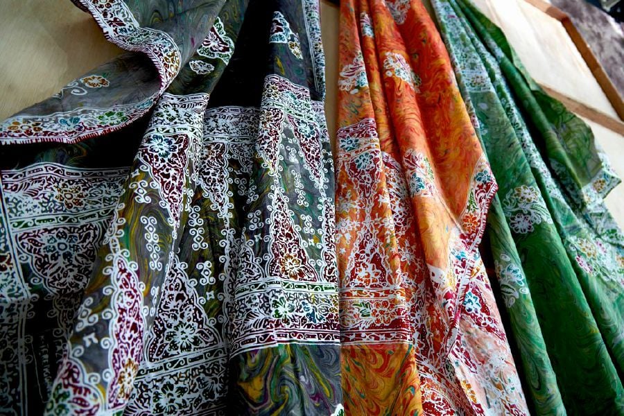 Social media lifeline for block batik