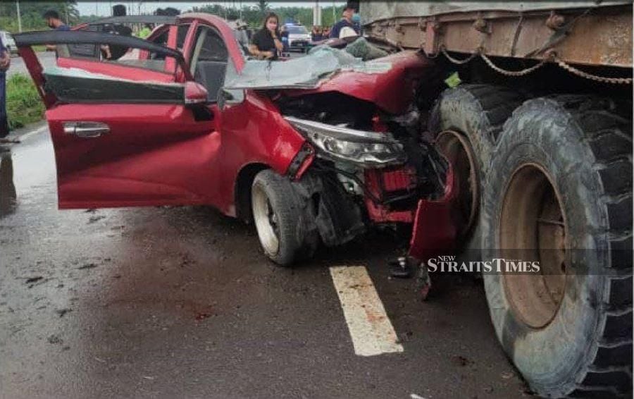 Car Crashes Into Parked Lorry, Killing Four | New Straits Times ...