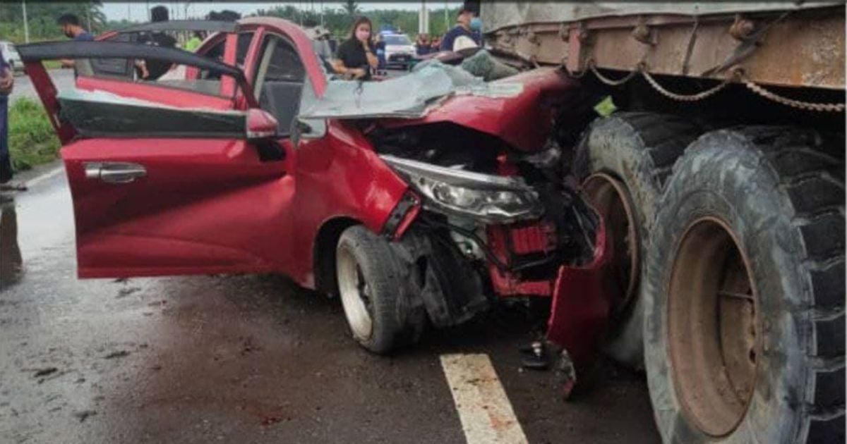 Car Crashes Into Parked Lorry, Killing Four | New Straits Times