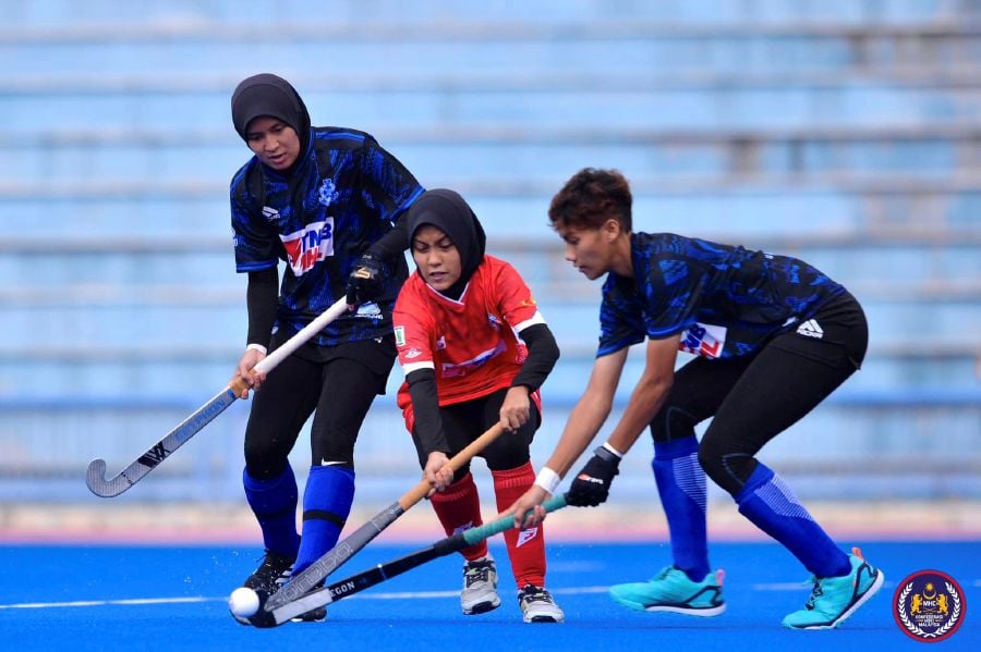 PDRM Blue Warriors defeated debutants KL City 2-0 at Tun Razak Stadium today to move to second place in the women's Malaysia Hockey League (MHL). - Pic courtesy of MHC