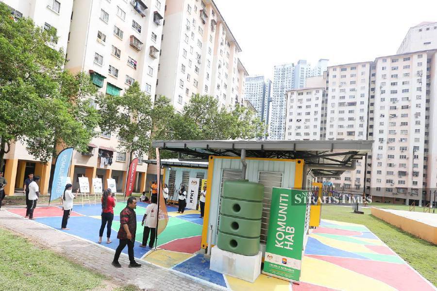 The Housing and Local Government MInistry launched its fifth Community Hub at the People’s Housing Programme (PPR) Batu Muda in Sentul here today. -NSTP/SAIFULLIZAN TAMADI 