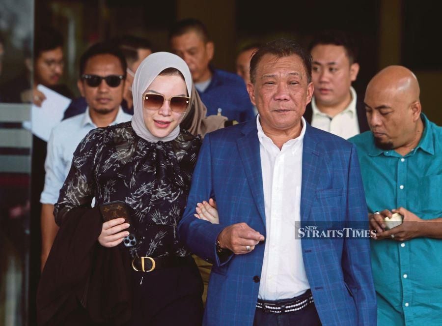 A file pic showing Datuk Seri Bung Mokhtar and his wife Datin Seri Zizie Izette Abd Samad arriving at the Kuala Lumpur Courts Complex ahead of their corruption trial. - NSTP file pic