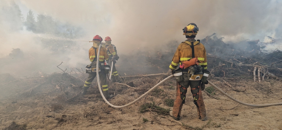 As of June 27, firefighters were battling 494 blazes throughout the country, more than half of them classified as out-of-control, according to the Canadian Interagency Forest Fire Centre. (Photo by Handout / MITECO / AFP)