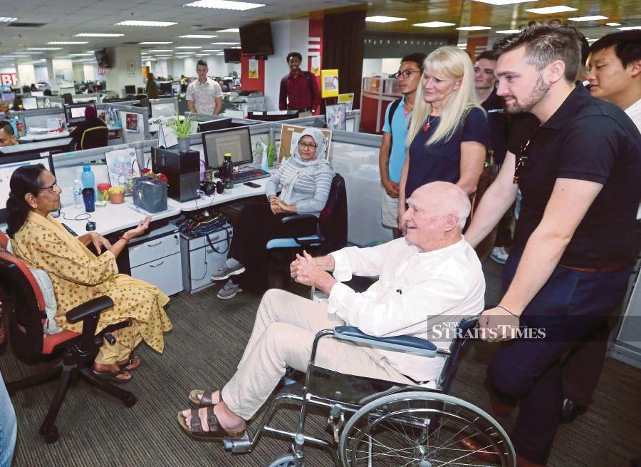 Founder and President of Global Vision Canada, Terry Clifford and Junior Team Canada visiting the NST newsdesk operations at Balai Berita today. - NSTP/SALHANI IBRAHIM