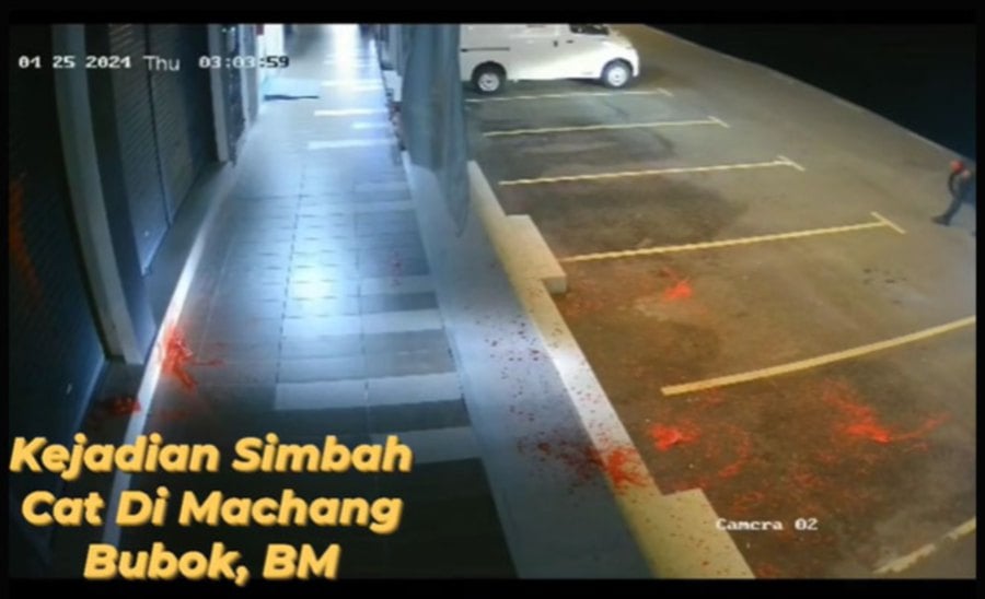 Police are tracking down three men who allegedly threw red paint at a soon-to-be-opened nasi kandar restaurant in Taman Machang Bubok here early Thursday. - Pic credit social media