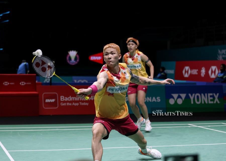 Tang Jie-Ee Wei cleared their Thailand Masters quarter-final hurdle by defeating Robin Tabeling-Selena Piek of the Netherlands 21-12, 25-23 at the Nimibutr Stadium in Bangkok. NSTP FILE PIC