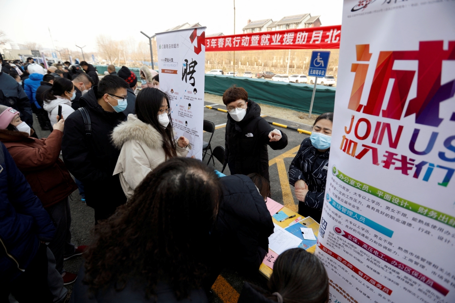 At job fairs in China, employers are thrifty and applicants timid New