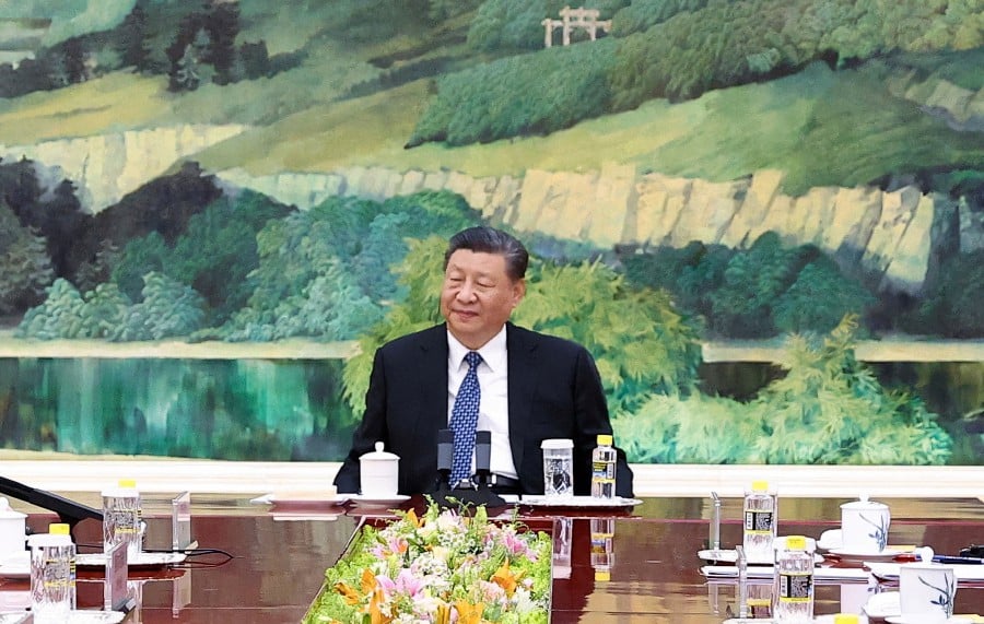 Chinese President Xi Jinping told former Taiwan President Ma Ying-jeou on Wednesday that outside inference could not stop the “family reunion” between the two sides of the Taiwan Strait, and that there are no issues that cannot be discussed. REUTERS PIC